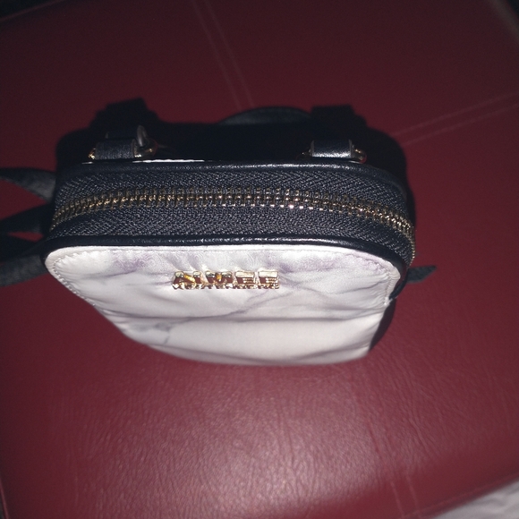 AIMEE KESTENBERG Marble 'Just Saying' Crossbody - Picture 5 of 14